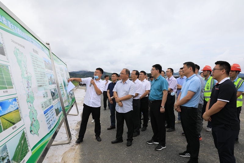 1.查看崇愛(ài)高速公路沿線土地綜合整治試點(diǎn)項(xiàng)目介紹(1).JPG